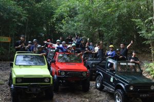 Jeep wisata Puncak Pinus Becici