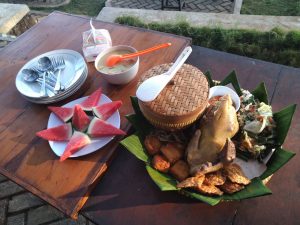Menu makan ingkung ayam kampung