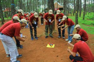 Program outbound Fun Games di Puncak Pinus Becici