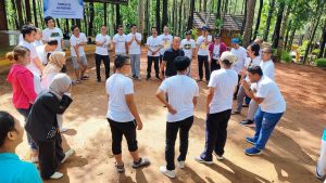 Program outbound ice breaking di Puncak Pinus Becici