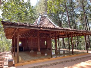 Pendopo joglo Puncak Becici